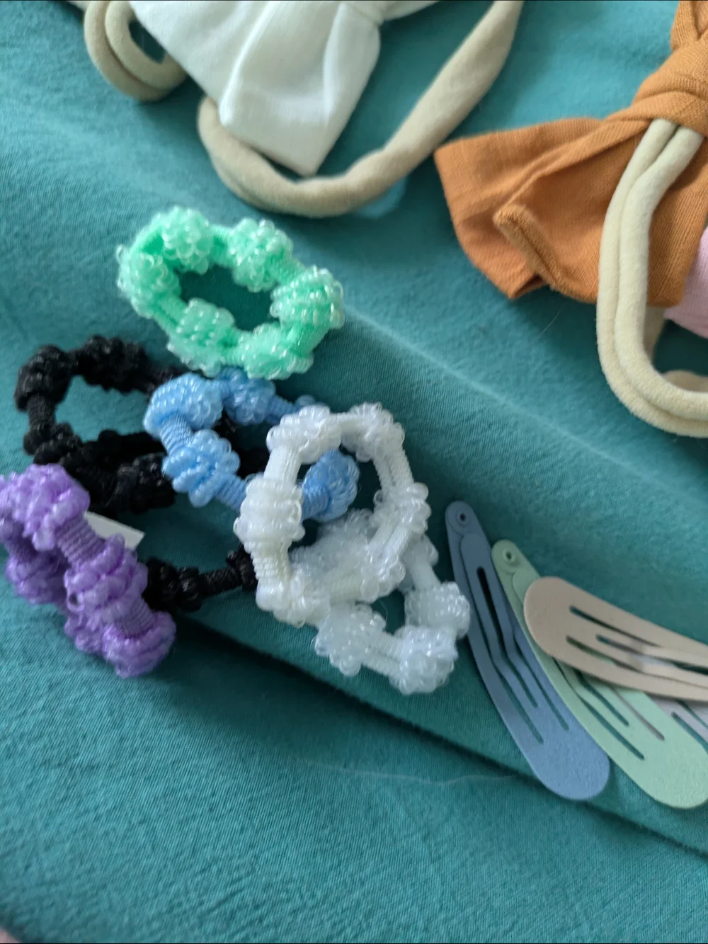 Girls Hair Accessories - Headbands, Clips, Ties, And Scarves
